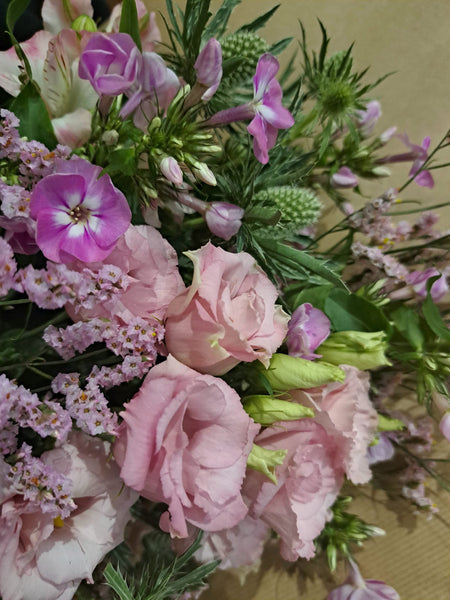 FLORIST'S CHOICE TIED FLOWERS